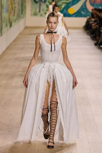 Look 15